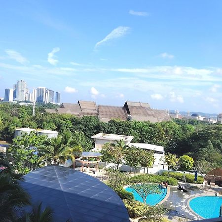 Almas Suites Poolview Netflix 100Mbps Bystay Nusajaya  Exterior photo