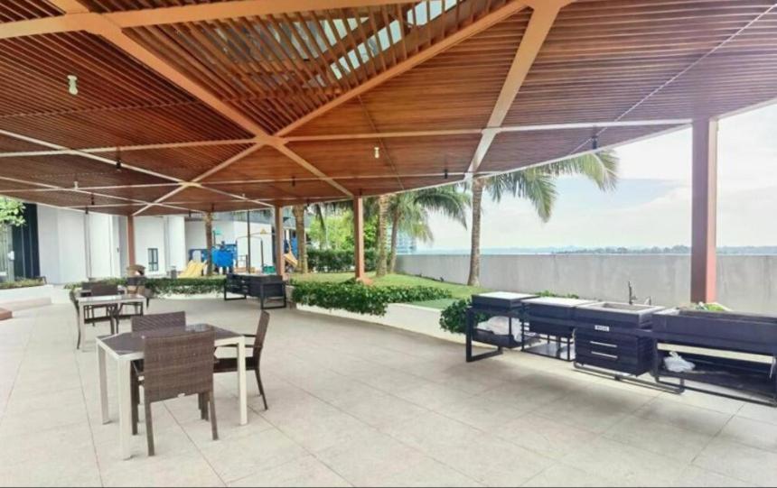 Almas Suites Poolview Netflix 100Mbps Bystay Nusajaya  Exterior photo