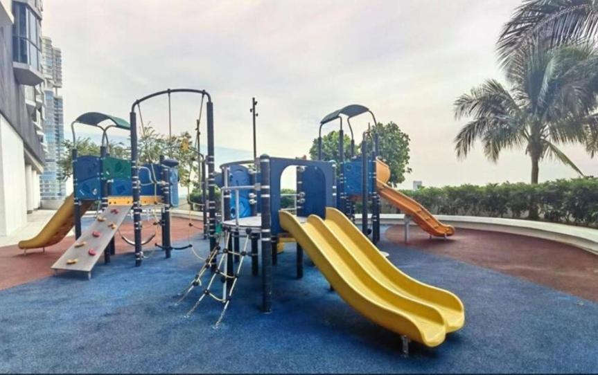 Almas Suites Poolview Netflix 100Mbps Bystay Nusajaya  Exterior photo