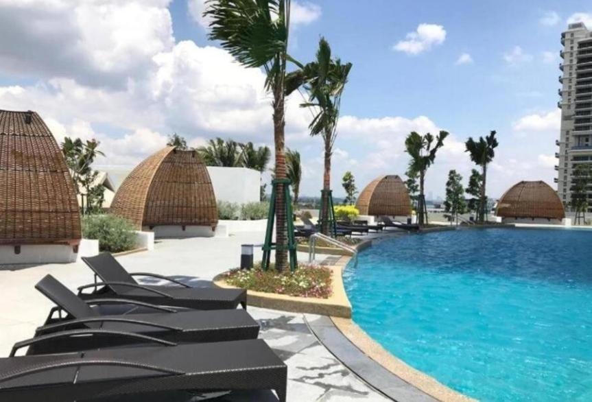Almas Suites Poolview Netflix 100Mbps Bystay Nusajaya  Exterior photo